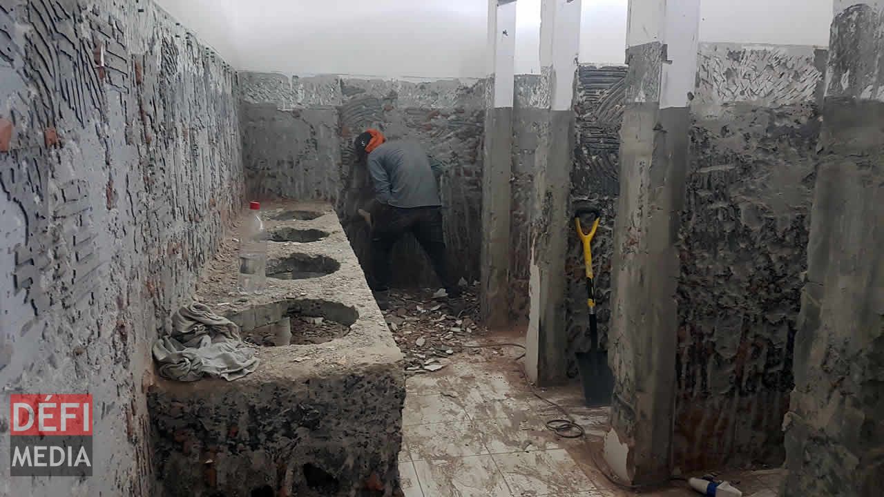 Les vestiaires du dojo de Beau-Bassin en plein réaménagement. Infrastructures