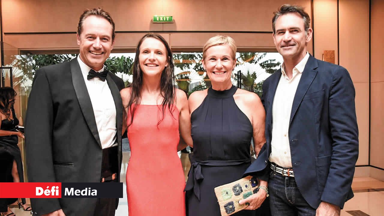 Garth et Heather Drummond, directeurs de PropertyCloud ; Outi de Falbaire, directrice de Barnes Mauritius ; et Brian Blatch, directeur exécutif de Park Lane Properties.
