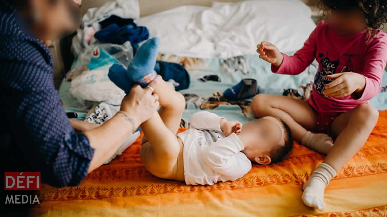 Meena, 50 ans, s'occupant de Théo. grands-parents