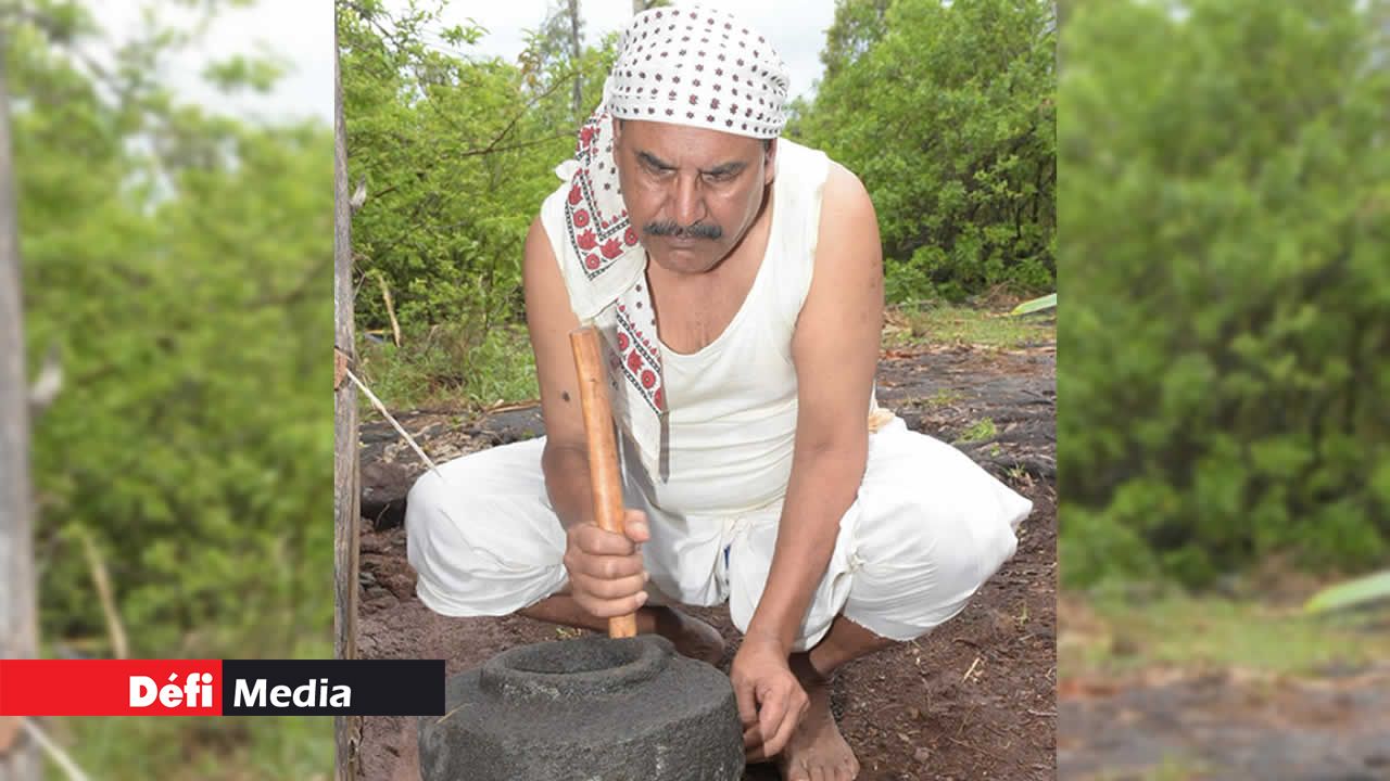 Auparavant, ils utilisaient une « chakki », soit une meule à grains, pour moudre le riz. Cinéma