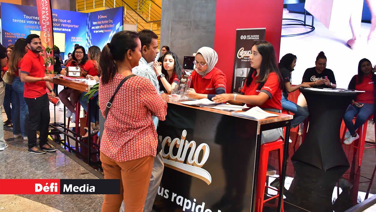 Les visiteurs ont pu obtenir un financement sur place.