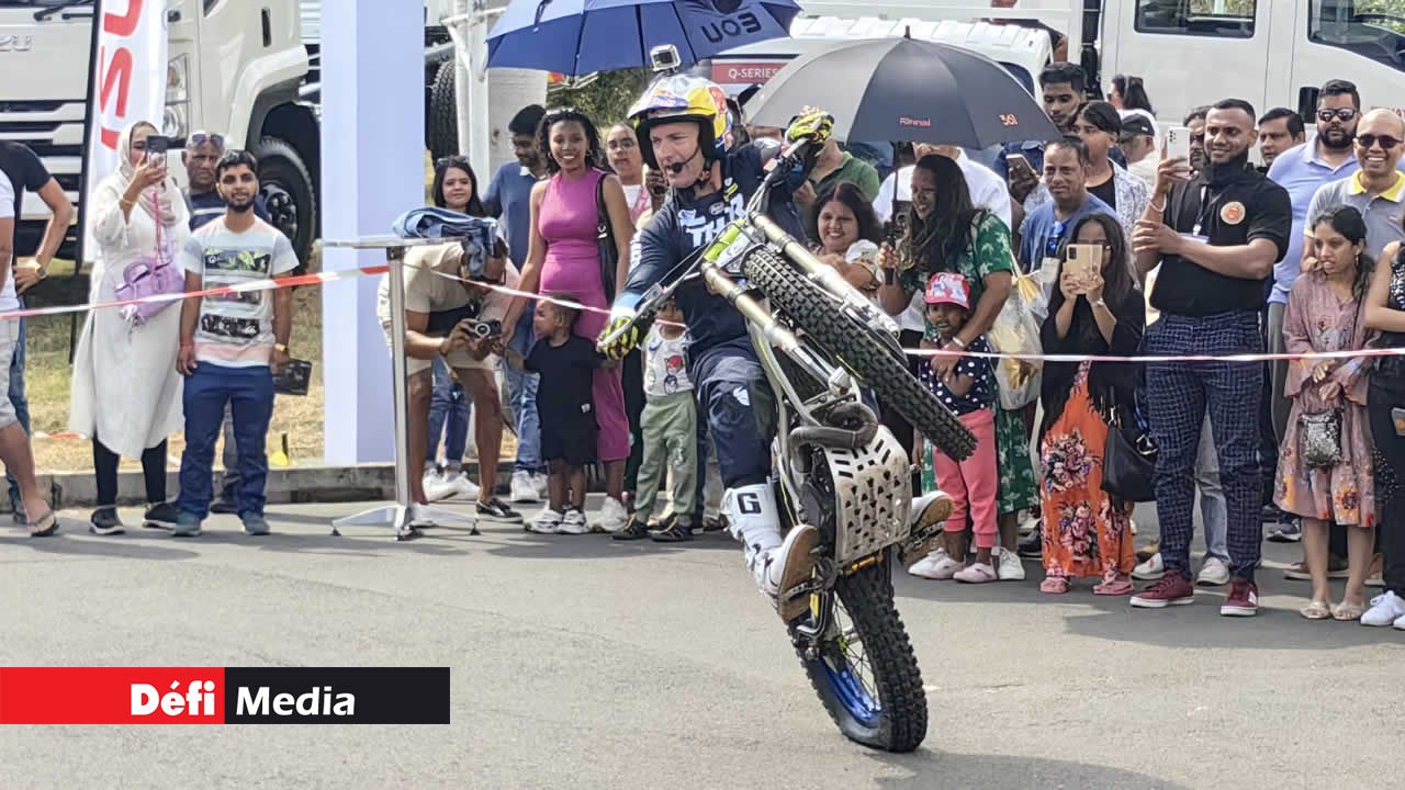 Le pilote de moto trial, Brian Capper, a assuré le show.