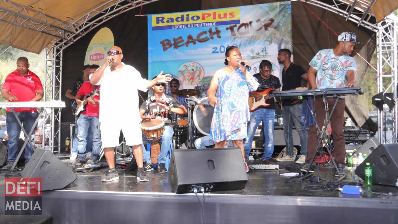 Mario Justin et Nancy Dérougère sur scène. Mario Justin et Nancy Dérougère sur scène.