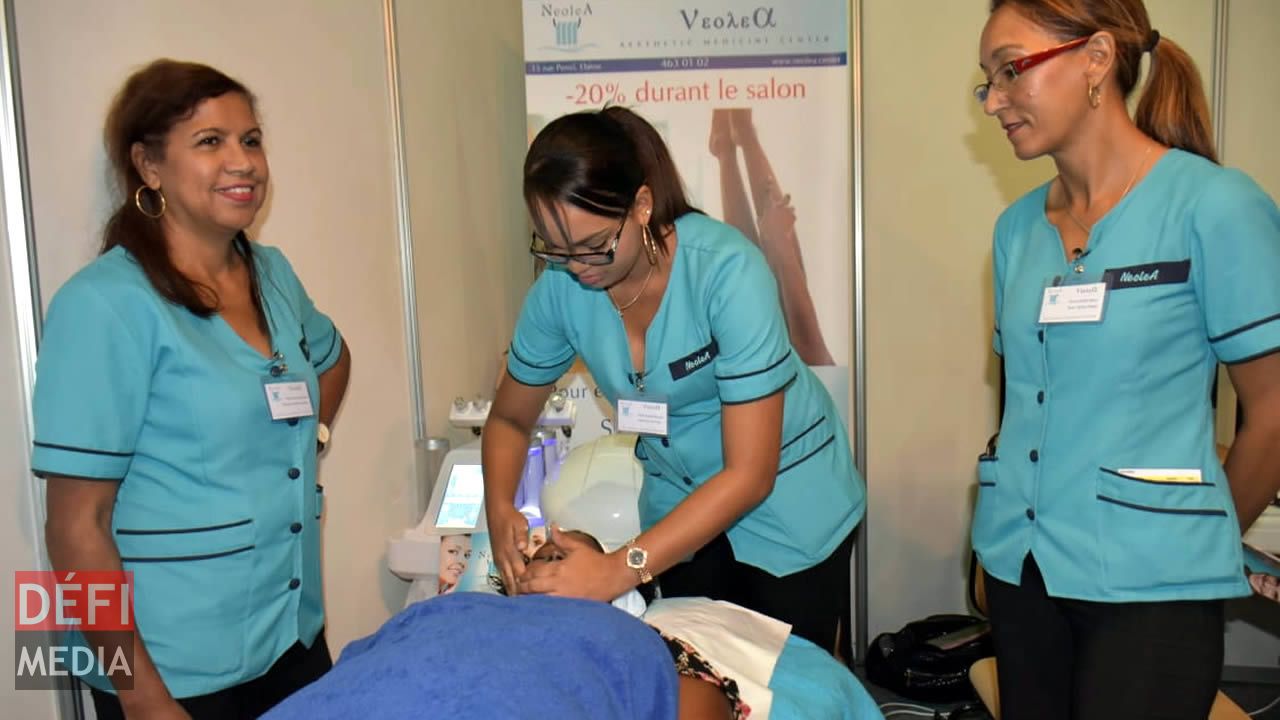 Une petite séance de soins rapides n’est pas de refus au stand de Neola.