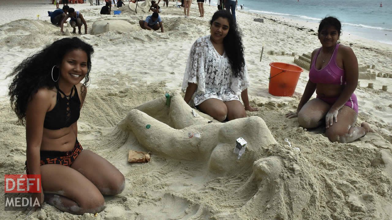 La Femme de Sable qui représente Dame Nature créée par Tania Caliste, Yeshna Beersee et Youstacha Jugloll. La Femme de Sable qui représente Dame Nature créée par Tania Caliste, Yeshna Beersee et Youstacha Jugloll.