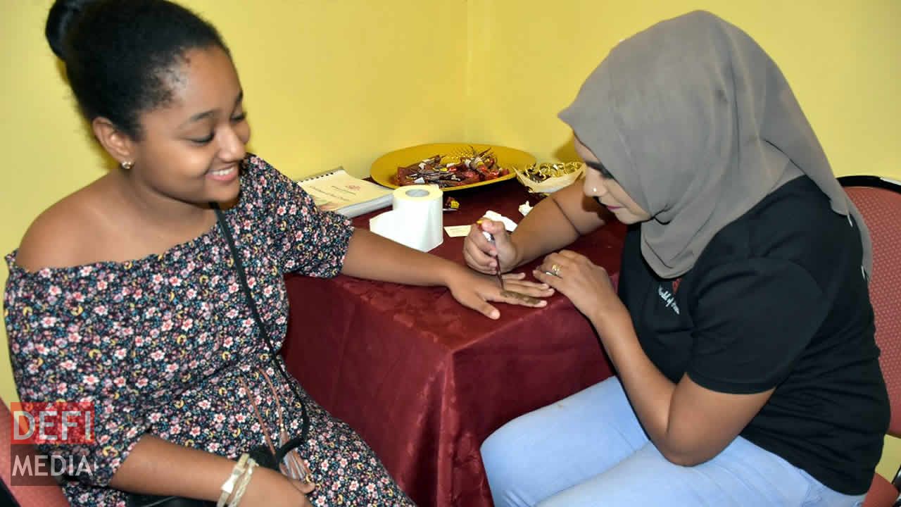 Application de henné gratuit par World of Henna. 7e édition du Salon de la Famille et de la Santé