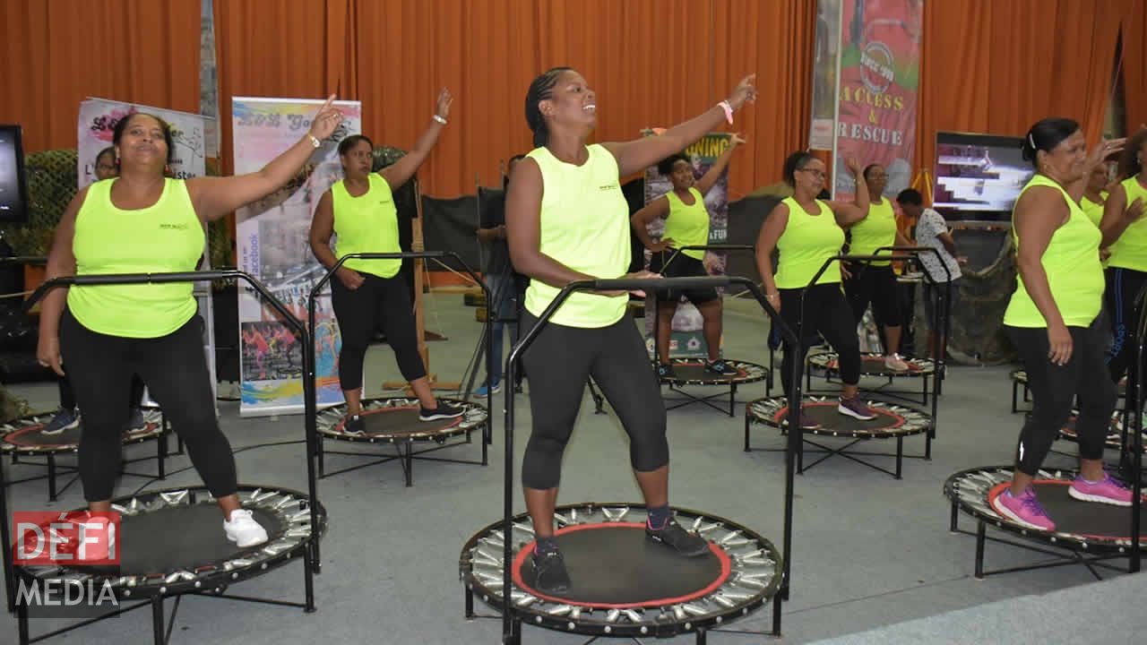 Démonstration de dance fitness par l’Atelier des artistes. 7e édition du Salon de la Famille et de la Santé