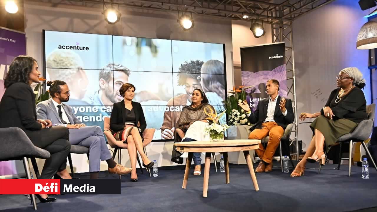 La parité femmes-hommes et le leadership féminin ont été au centre des discussions lundi dans l’émission « Au cœur de l’info ».