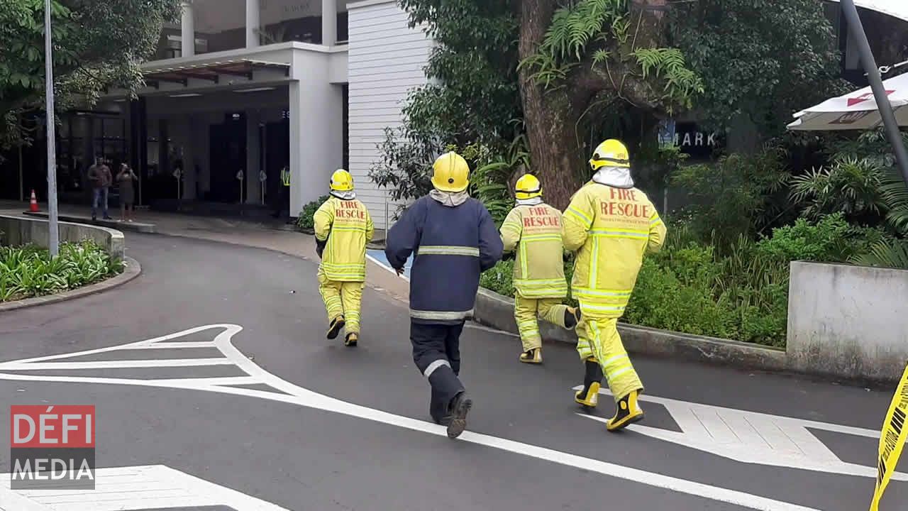 Les pompiers se rendant sur les lieux. Simulation d’incendie