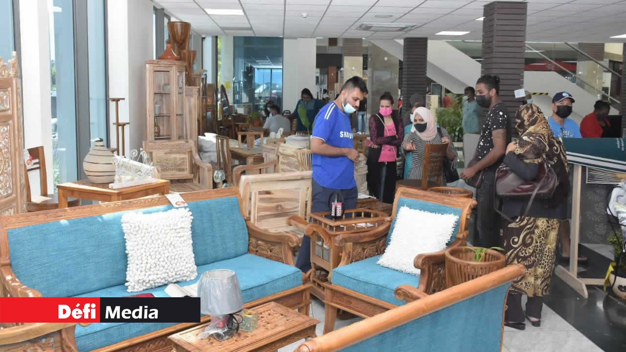 Les meubles ont attiré les visiteurs.