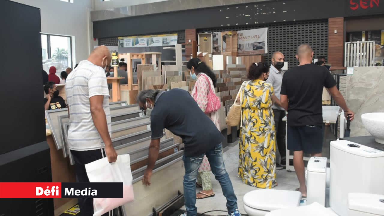 Le revêtement de sol figurait parmi les produits de maison.