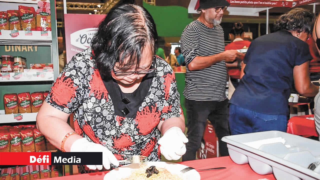 Les visiteurs peuvent créer leurs pâtes sur le pasta bar mis en place par Panzani.