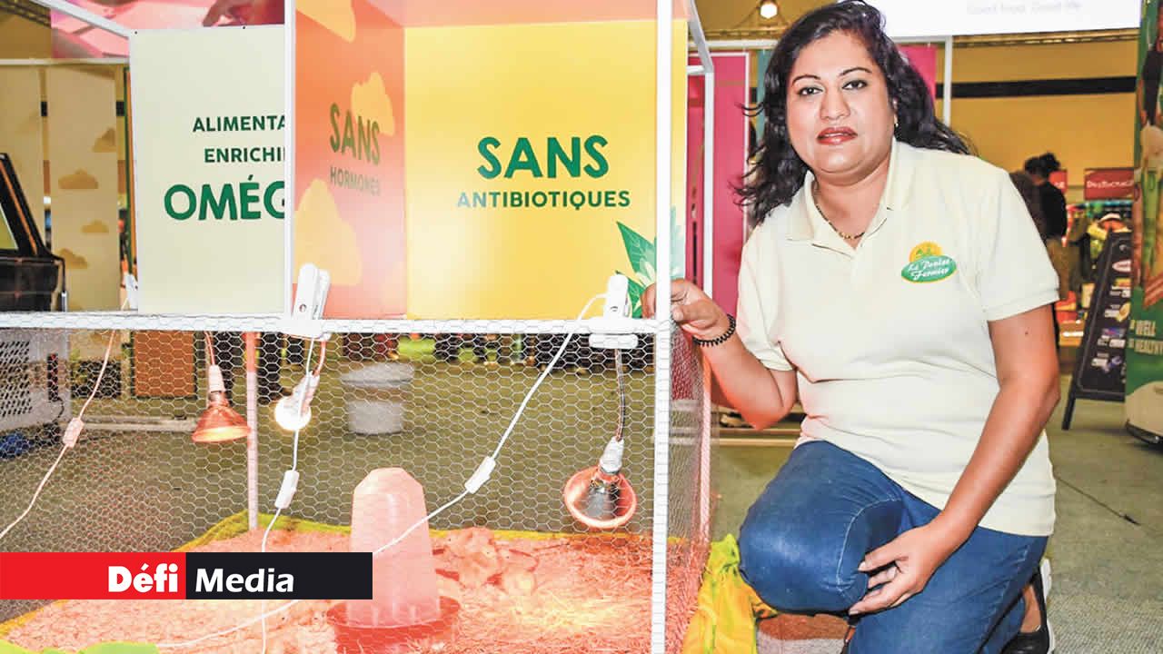 Dimple Seechurn d’Innodis explique qu’Innodis met en avant les yaourts BeWell Kefir, les poulets Prodigal et le Poulet Fermier, sans oublier les glaces London Dairy.