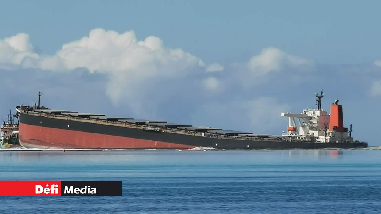 400 tonnes de fioul se sont échappées de l’un des trois réservoirs du navire Marée noire