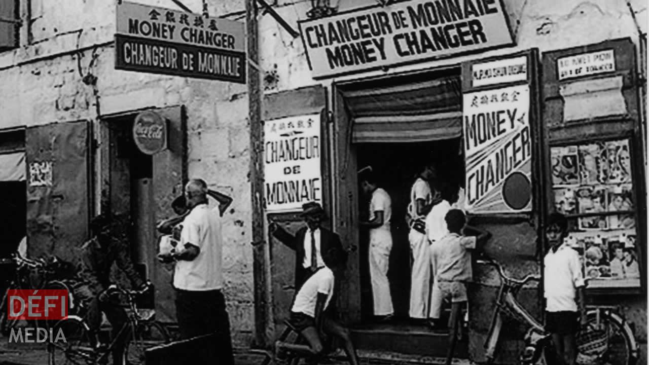 Le bureau de change à Port-Louis à l’époque appelé « changeur de monnaie » @Goorooduth Chuttoo. Le bureau de change à Port-Louis à l’époque appelé « changeur de monnaie » @Goorooduth Chuttoo.
