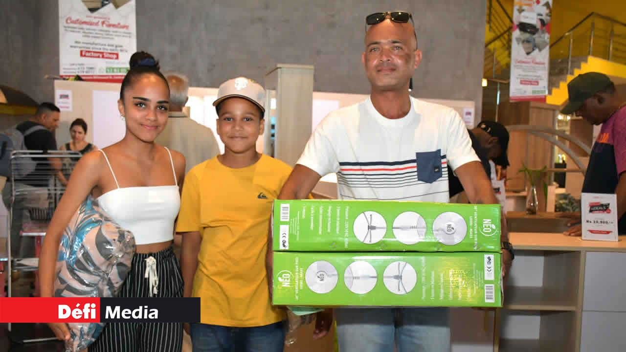 Chez Excellence Mattress LTD, les visiteurs ont pu trouver des matelas, des lits et même des ventilateurs.