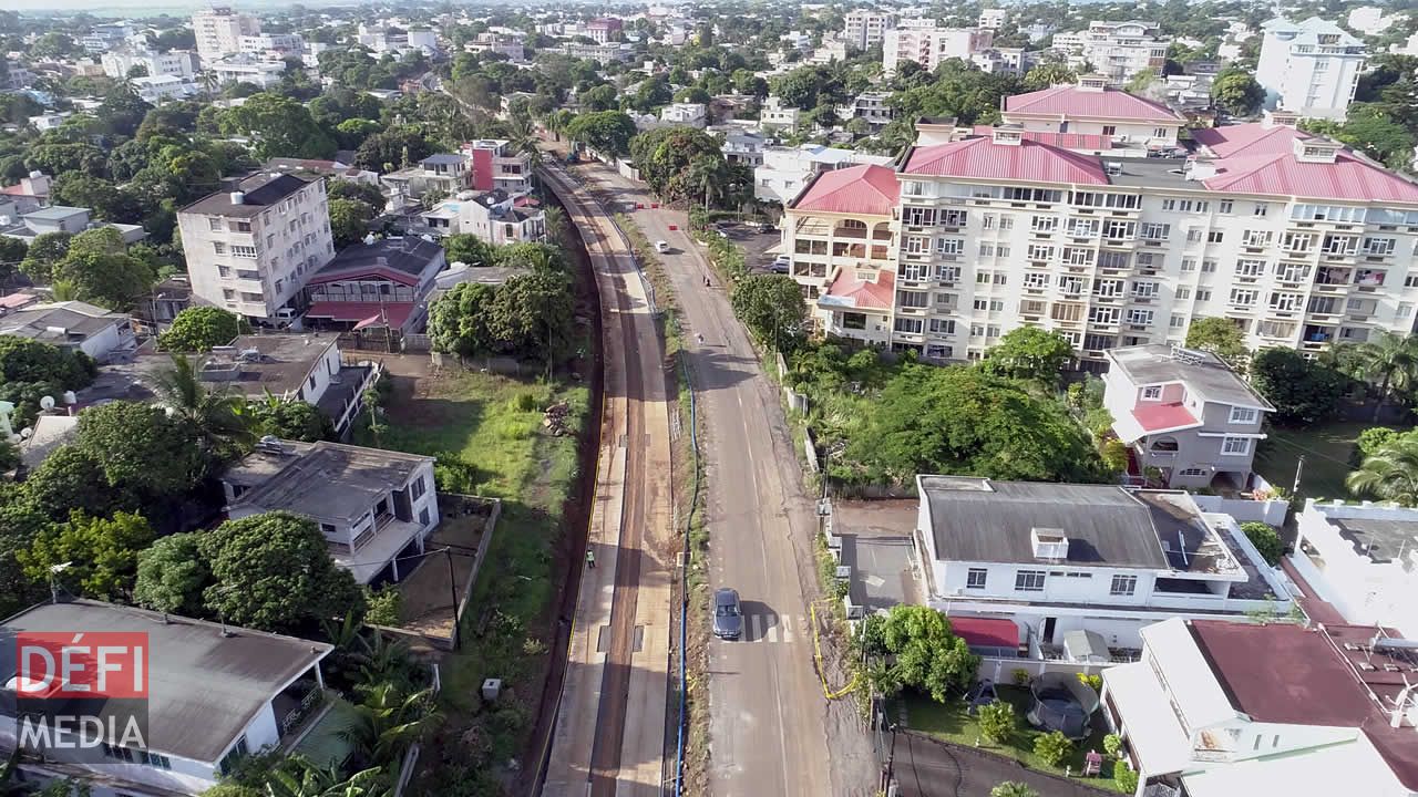 à la rue Vandermech les « slabs » en béton sont déjà présentes pour attendre les premiers rails du métro à être posés.