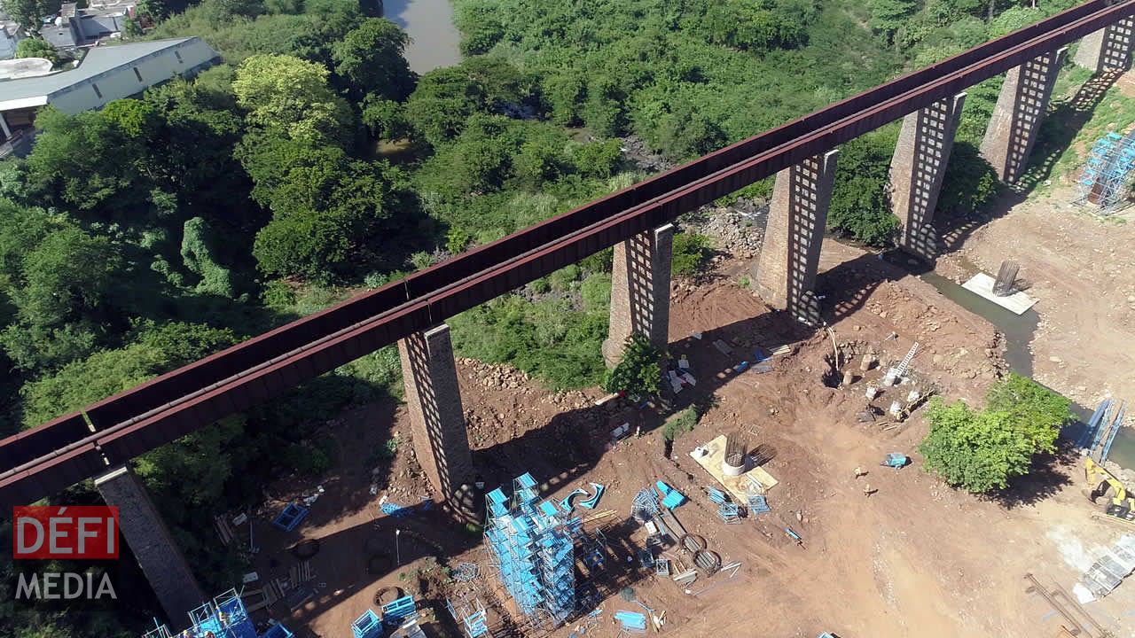à côté de l’ancien pont du chemin de fer à GRNW.