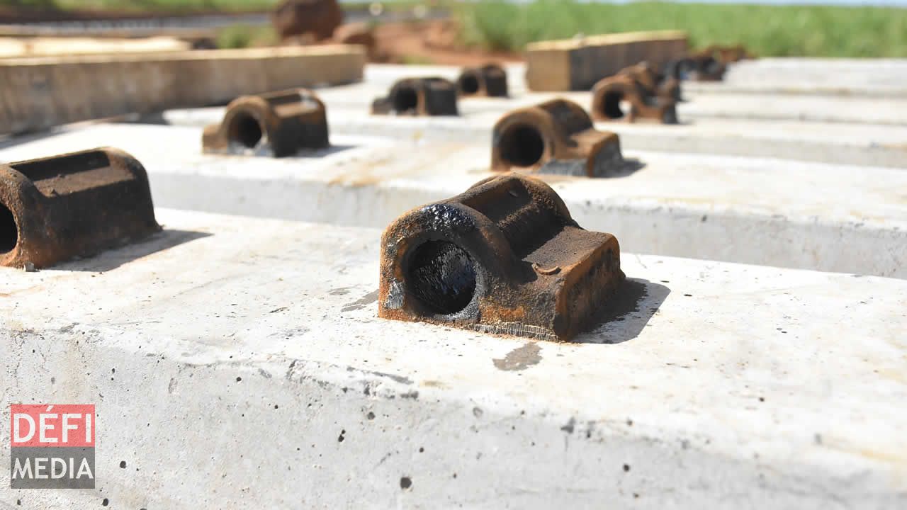 Les socles où les rails votre être agrippés.