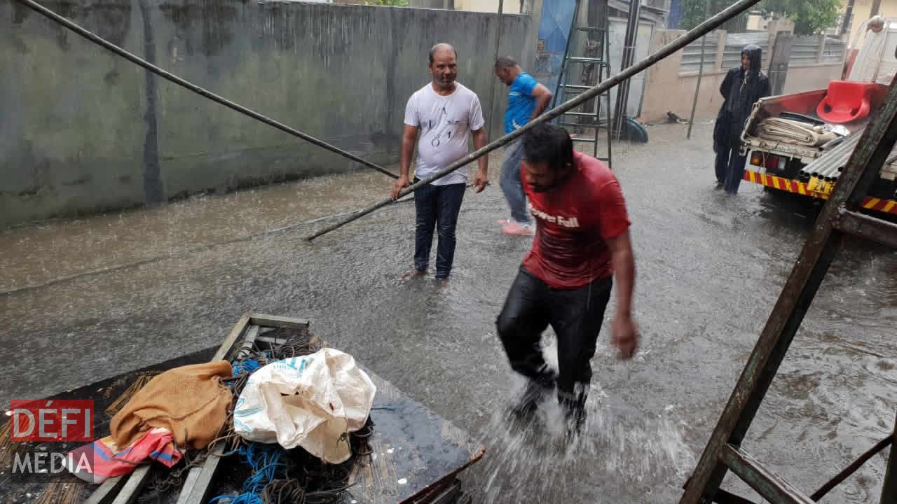 Les précédentes averses ont laissé un goût amer à plusieurs familles qui se sont juré de rester éveillées mardi soir pour ne pas être prises au dépourvu. Pluies torrentielles