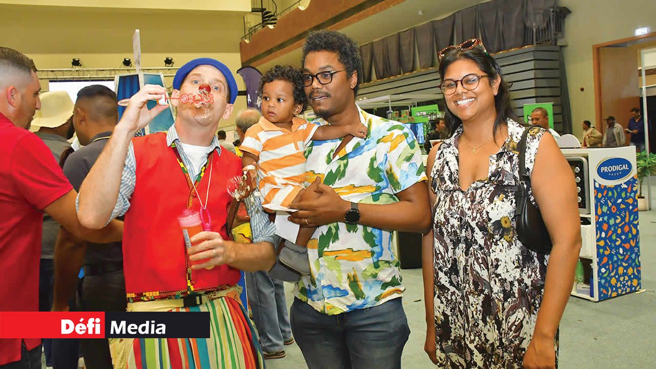 Le clown présent au wsalon a fait la joie des petits.