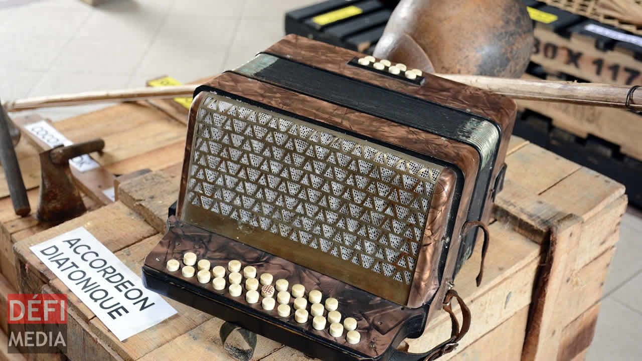 L’accordéon diatonique est très utilisé pour le séga rodriguais.  Séga tipik