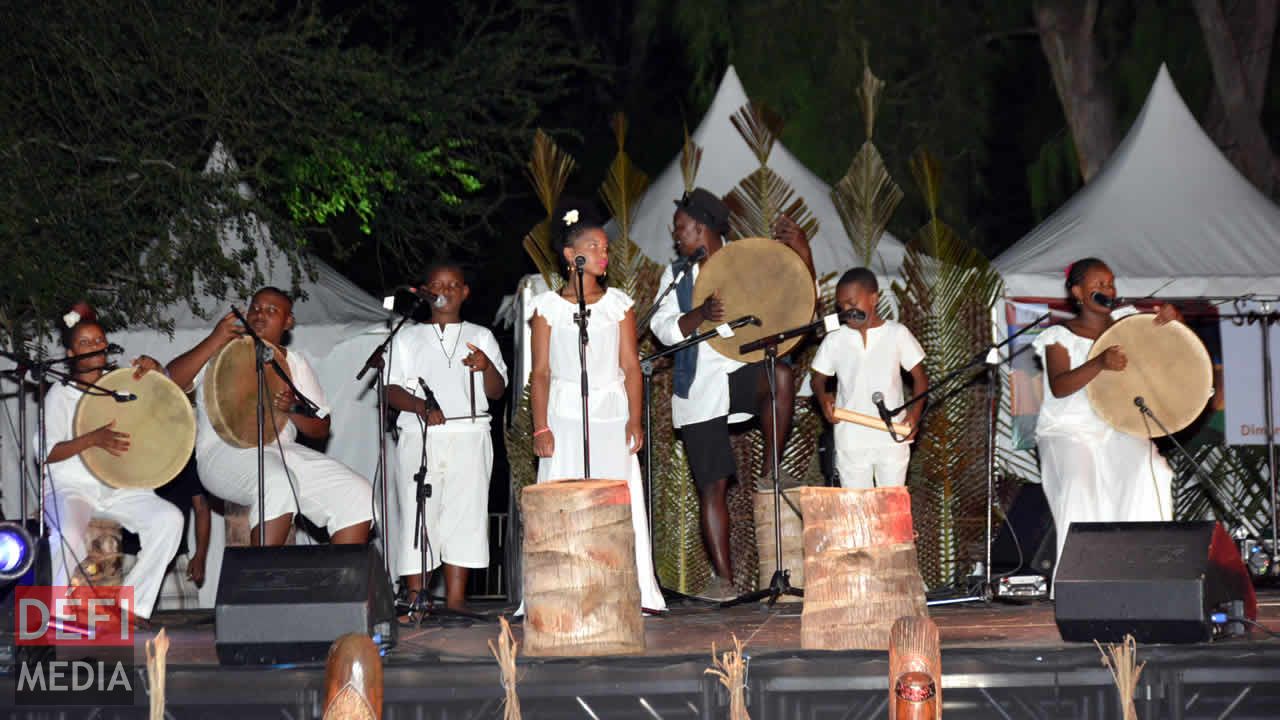 Une soirée séga tipik à l’occasion du Festival Internasional Kreol. Le séga tipik a d’ailleurs été décrété patrimoine de l’humanité par l’UNESCO en 2014.  Séga tipik