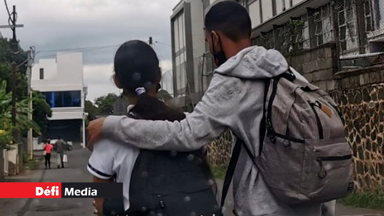 L’envie de s’enlacer pour certains jeunes.