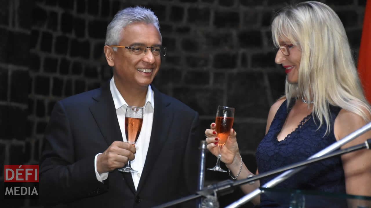 Le PM Pravind Jugnauth et Marjaana Sall,  de l’Union européenne.