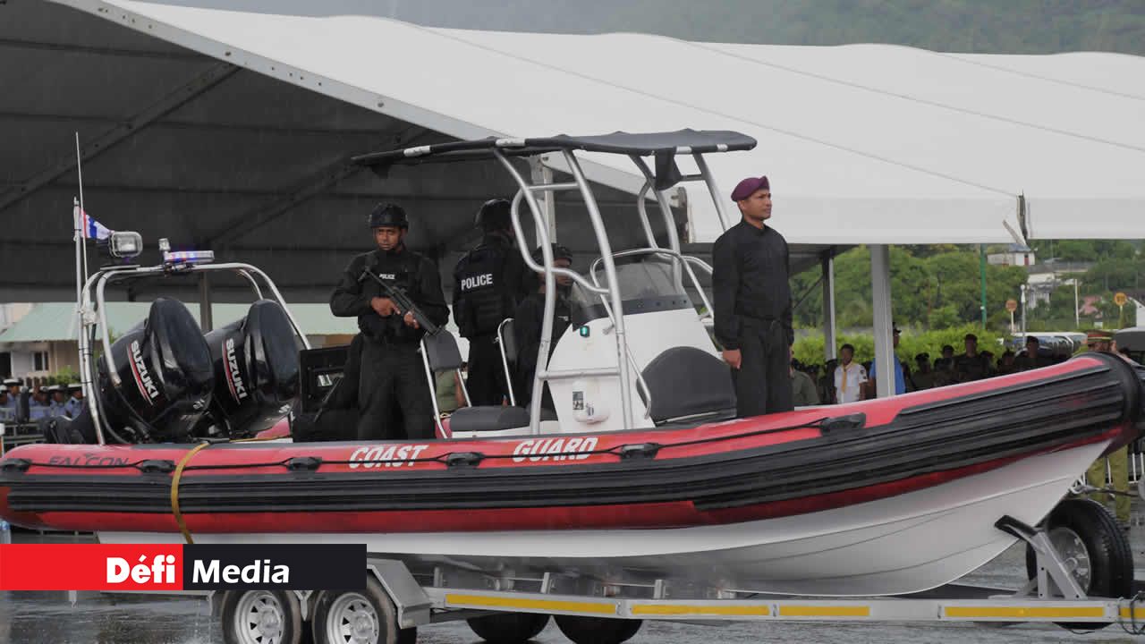 Les motards de la police, le GIPM, la Coast Guard et la SSU en démonstration.