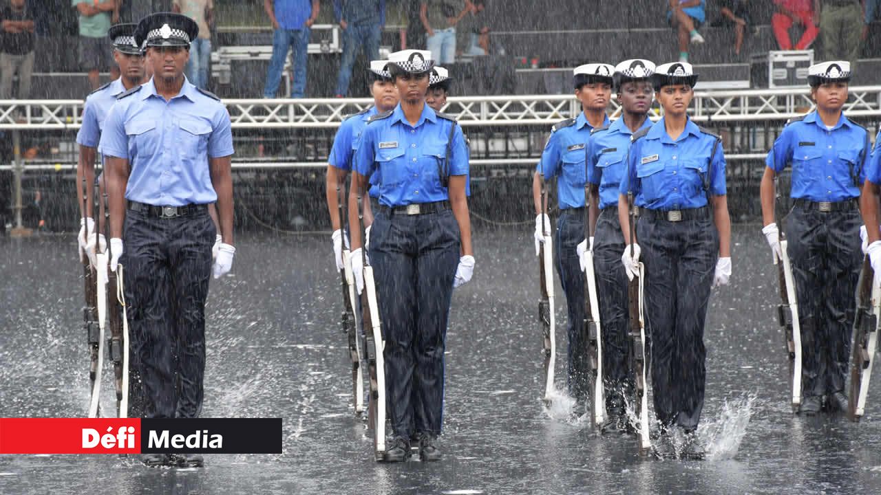 La pluie, invitée surprise, a joué les trouble-fêtes pendant la répétition.