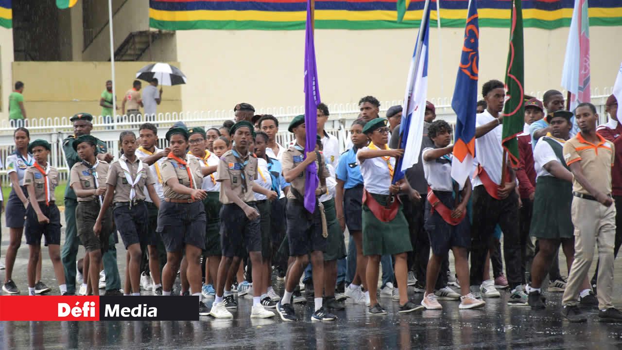 Les scouts participent également au défilé.