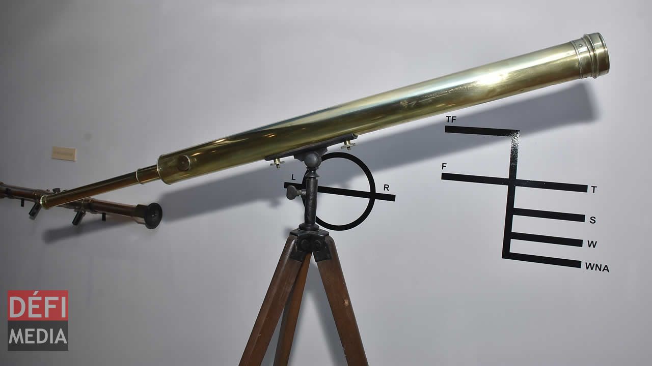 Télémètre optique pour le calcul de la distance des objets sur la côte. Utilisé avant que le radar ne soit disponible. Télémètre optique pour le calcul de la distance des objets sur la côte. Utilisé avant que le radar ne soit disponible.