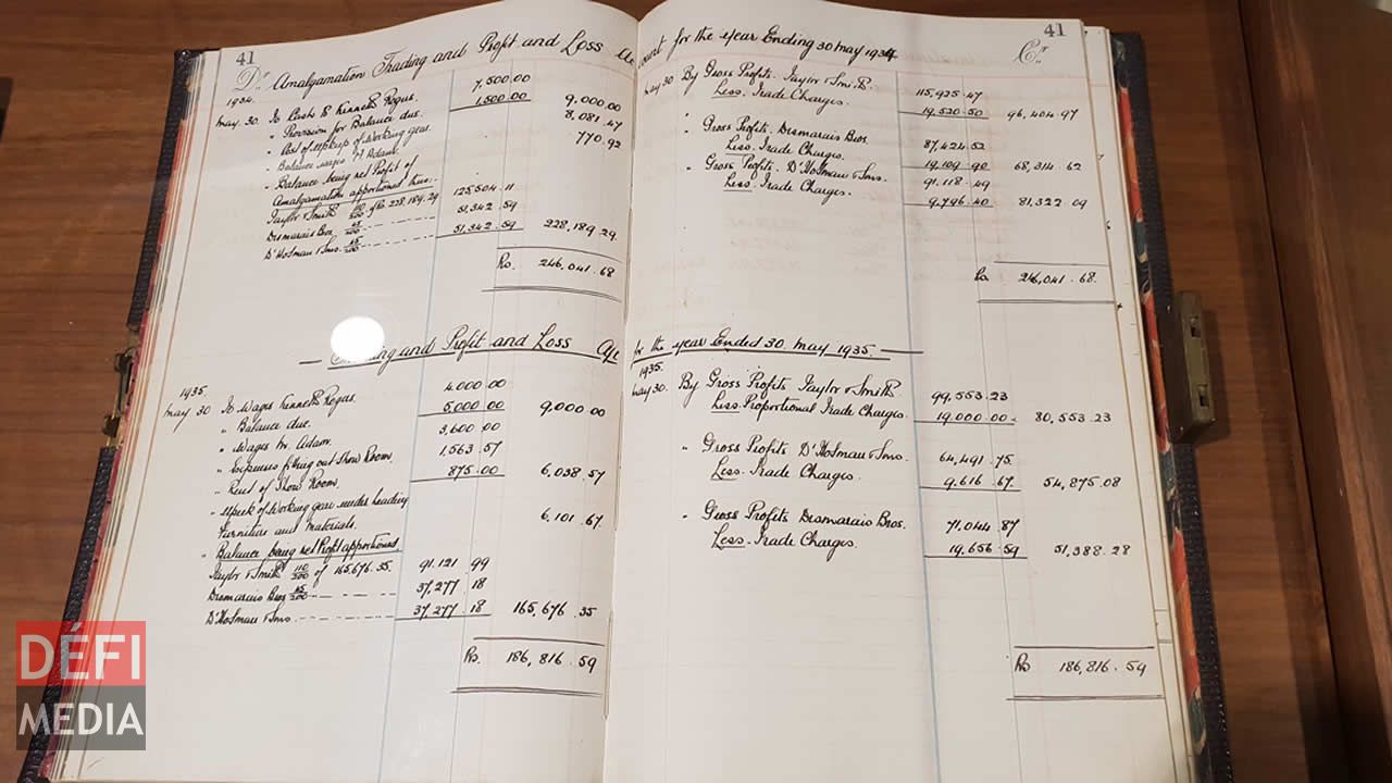 Un livre de comptes datant de 1930. Un livre de comptes datant de 1930.