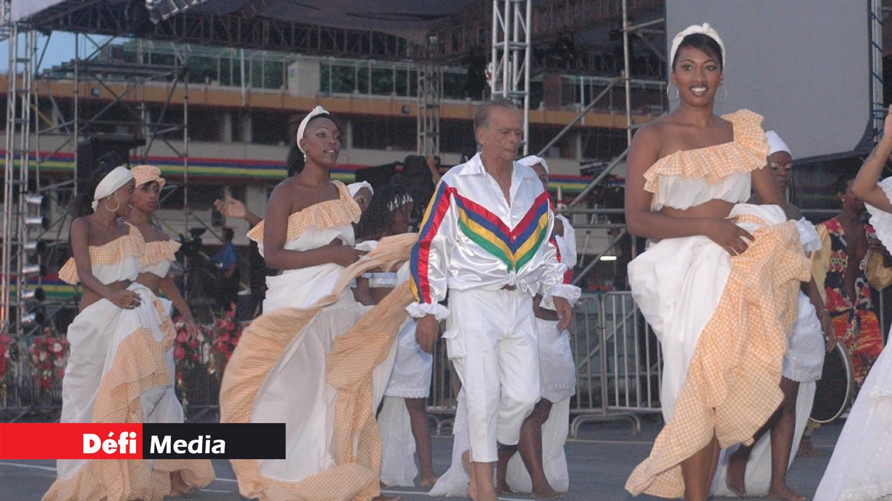 Serge Lebrasse lors du spectacle culturel en 2010.