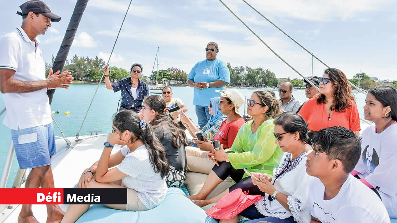 Petit briefing avec le capitaine Rishi Bhowany avant la traversée.