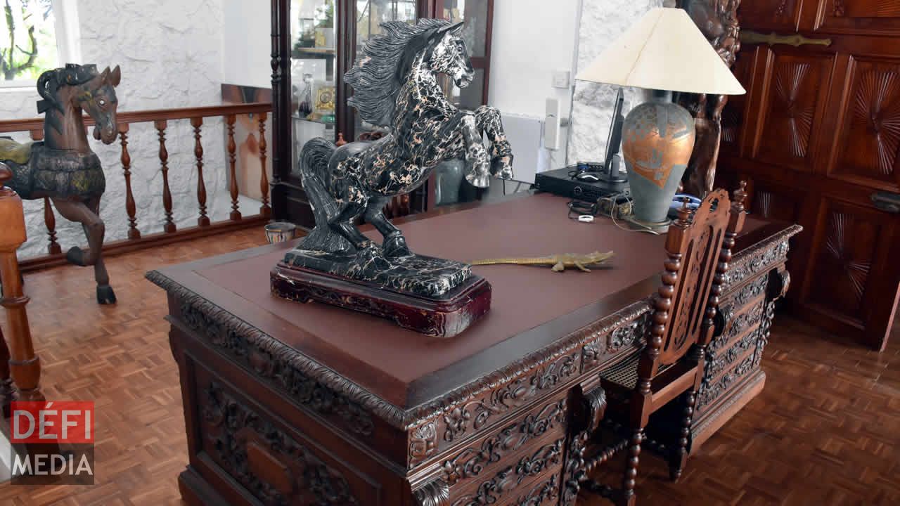 Une table de bureau que sir Gaëtan Duval utilisait. sir Gaëtan Duval