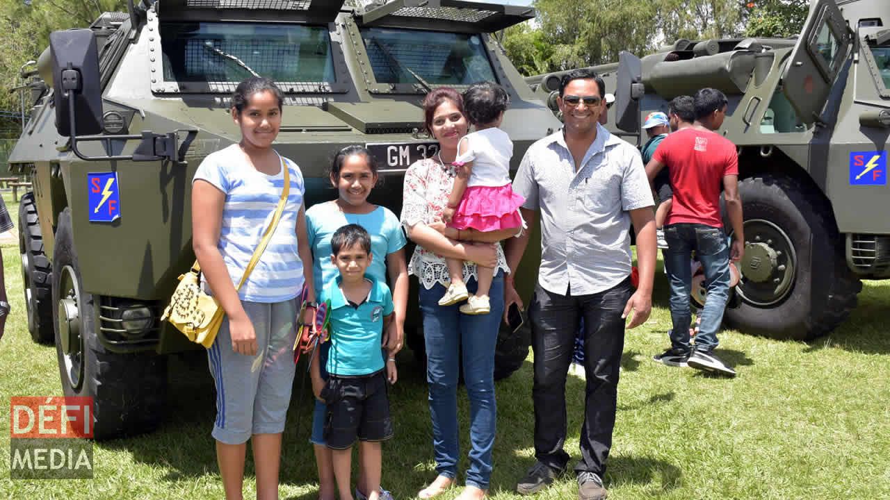 Jour de joie pour cette famille. Kermesse au Gymkhana