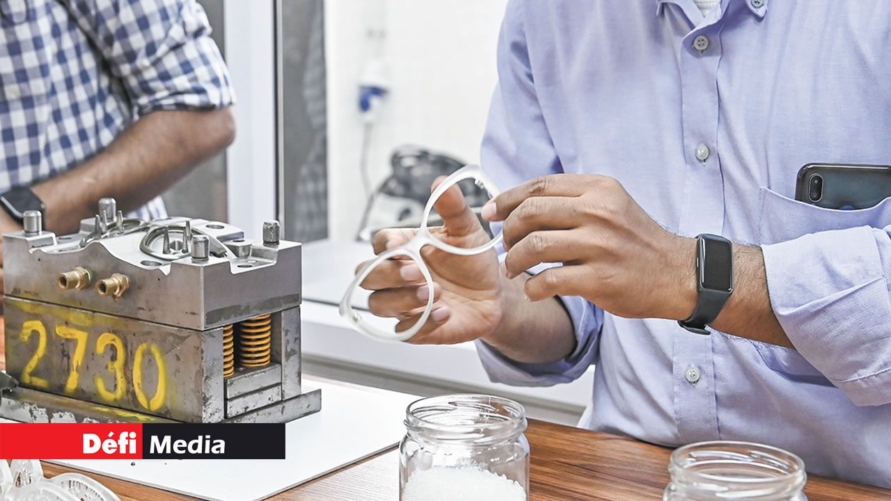 Des montures sont fabriquées à base de plantes.