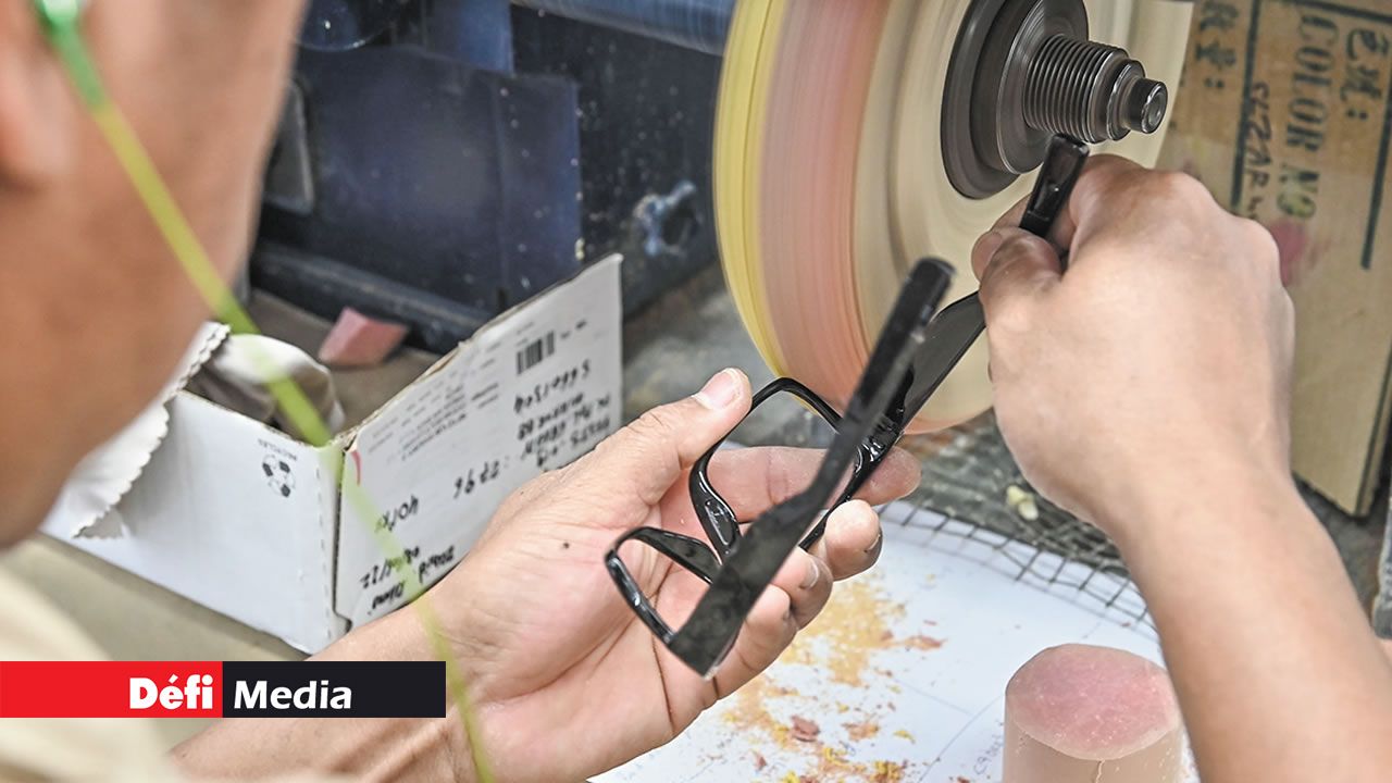 Les montures sont ensuite envoyées au polissage.