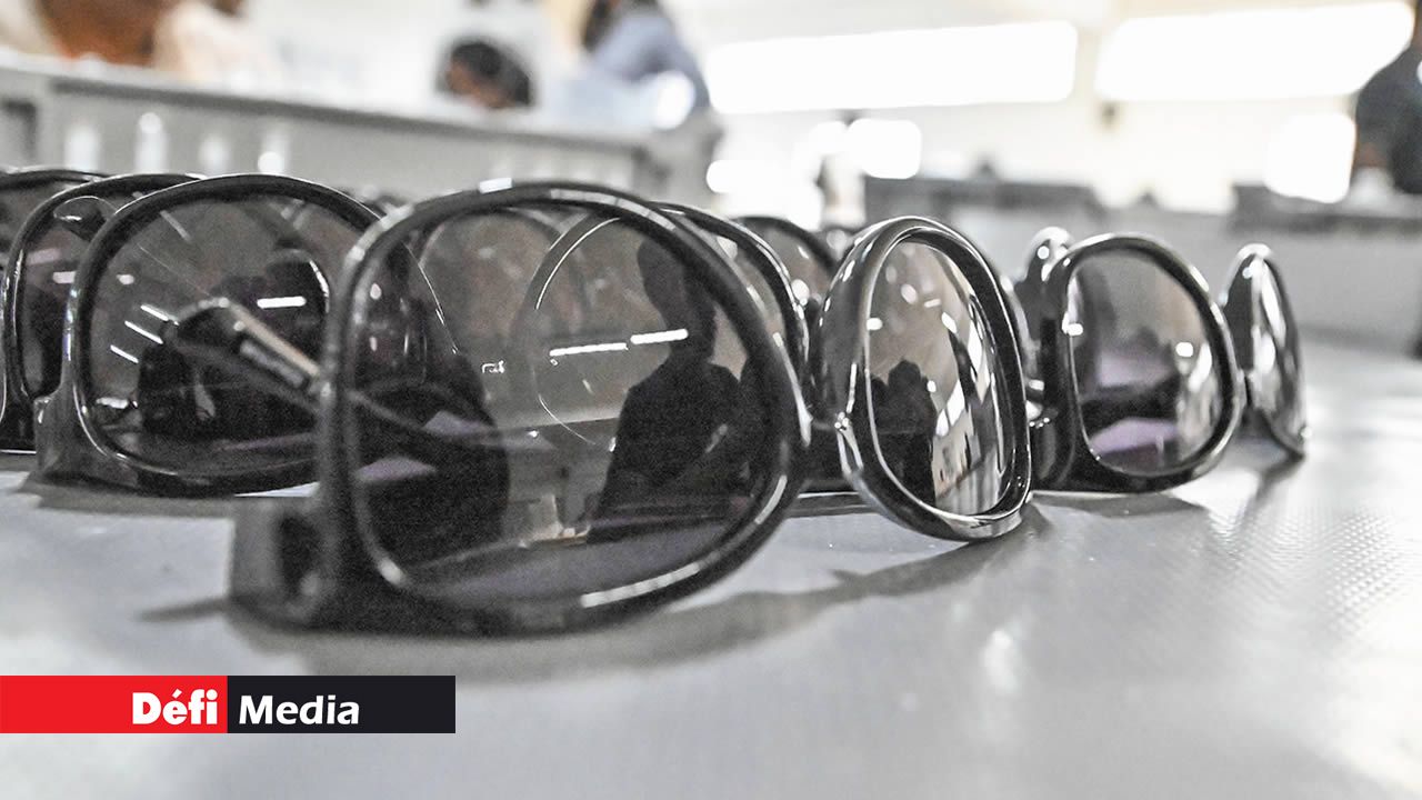 Les lunettes de soleil sont fin prêtes.