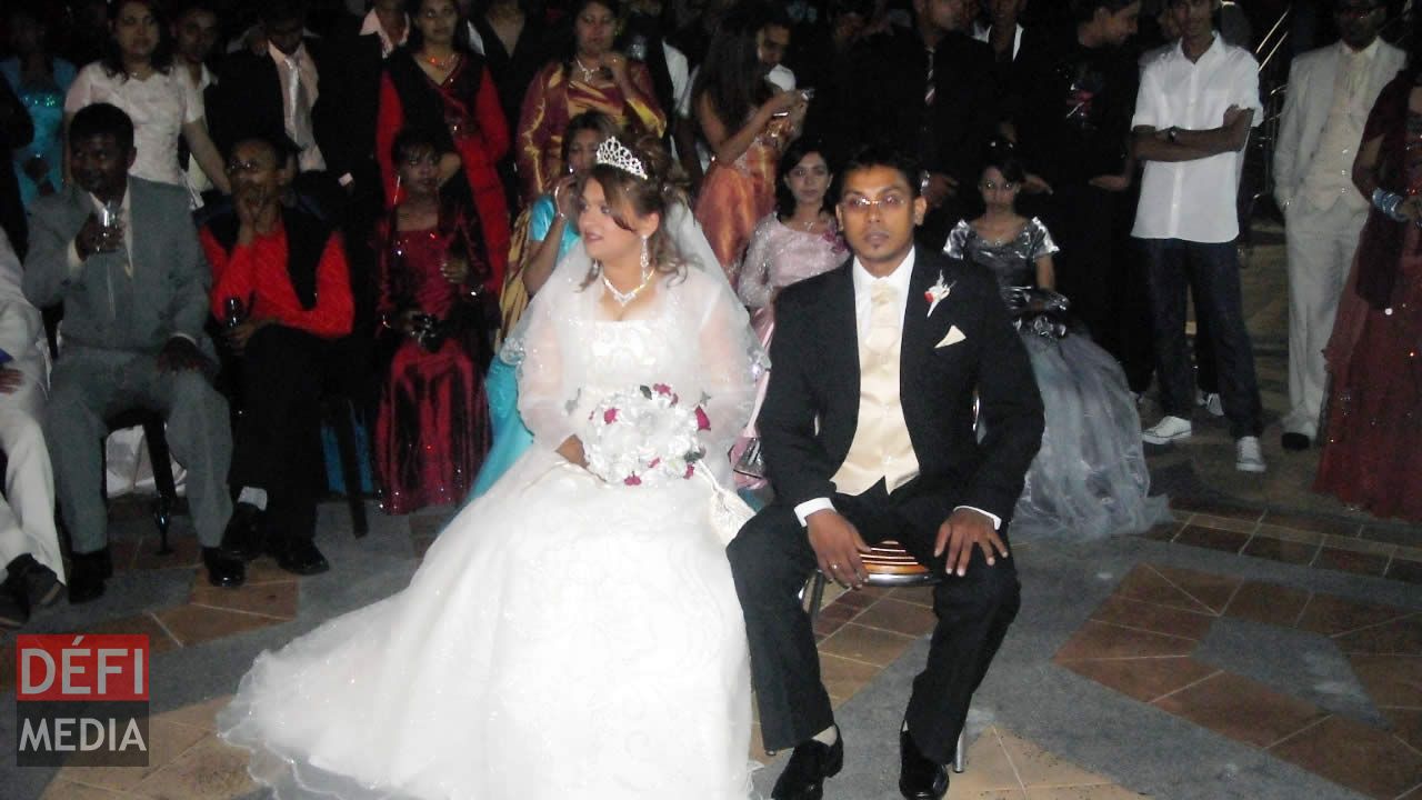 Shazia et Alli Jaffar est le premier couple dont le mariage civil a été organisé par Radio Plus en 2010. Saint-Valentin