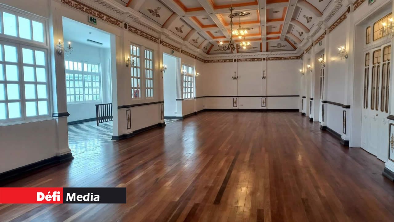 La salle des fêtes se refait une beauté : découvrez son nouveau look.