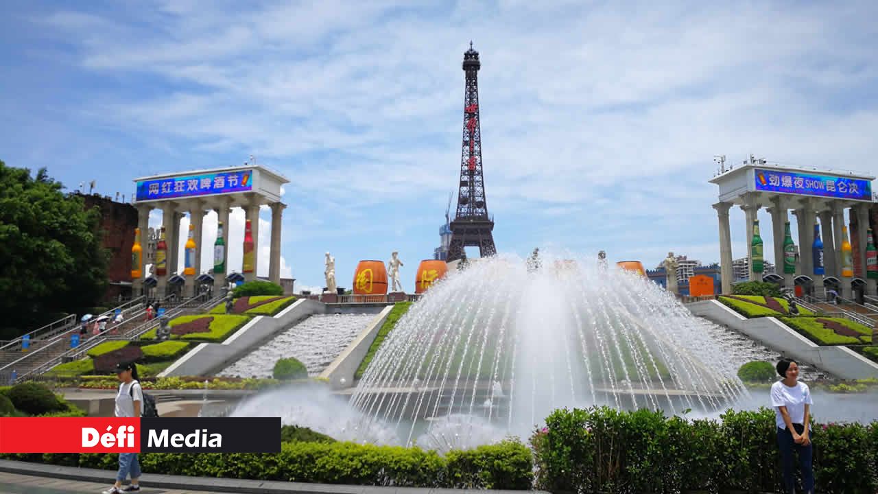 Visiter Shenzhen et ses attractions, c’est aussi découvrir le monde. Comment ? Tout simplement en visitant le parc Window of the World. Ce parc comprend environ 130 reproductions des attractions touristiques les plus réputées du monde. Shenzhen