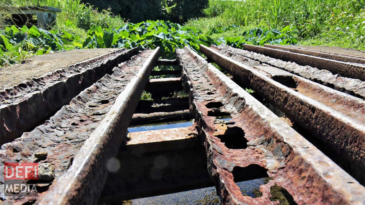 Ce pont en fer, certes rouillé, dégage néanmoins un certain charme. Balade