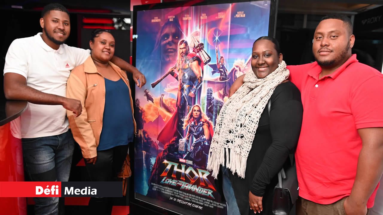 Sandrine Sautrelle (deuxième à partir de la gauche) a assisté à la projection avec son époux, sa belle-sœur et son frère.