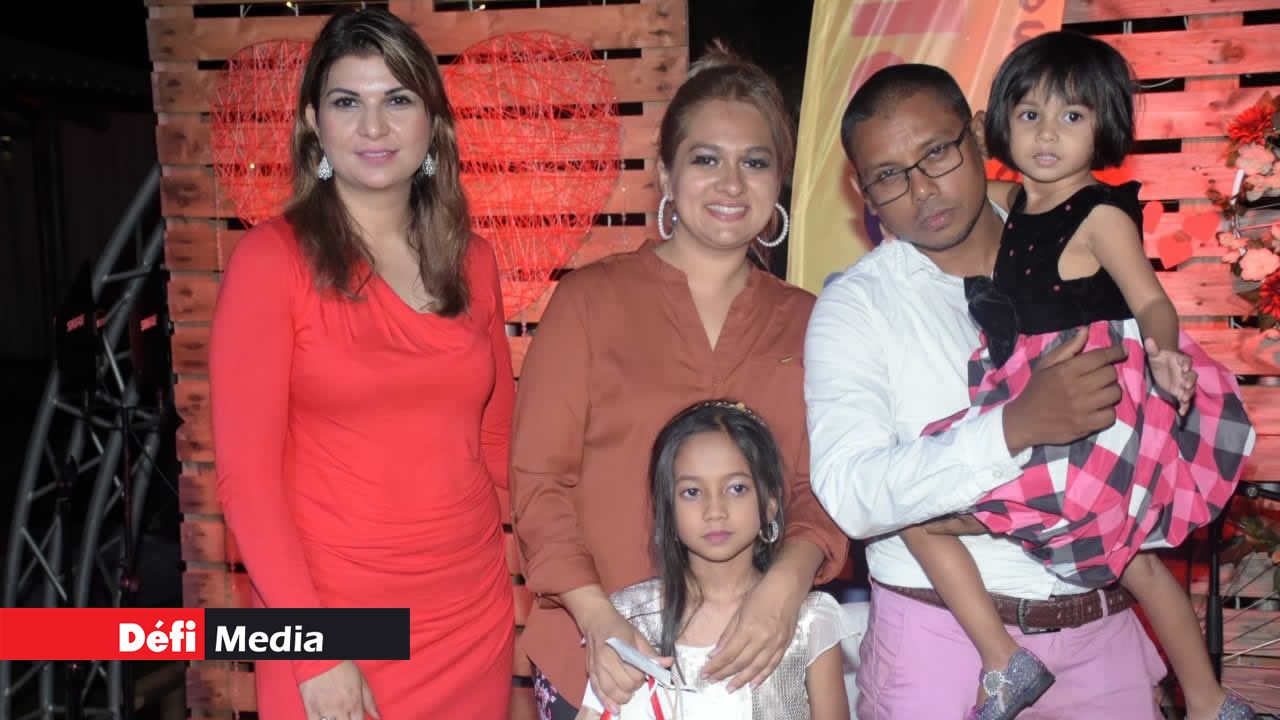 Shazia et Ally Jaffar ont pris la deuxième place. “Participer à The Reality Show a été une belle expérience. Notre meilleur moment était lors du parcours du combattant car malgré la fatigue nous avons surmonté cette épreuve ensemble tout en restant un couplé soudé. Mais, je suis un peu déçu des épreuves conçues pour la grande finale” dit Ally. The Reality Show de Radio Plus