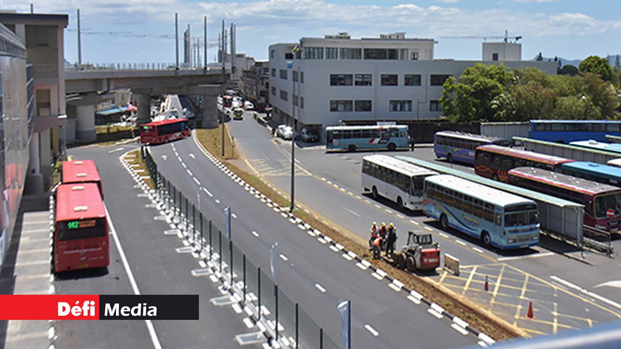Réaménagement pour les autobus avec la construction du terminal du métro.