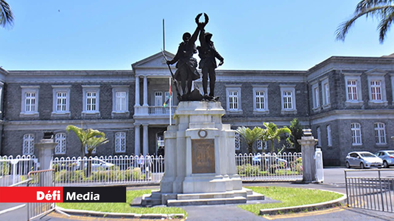Le collège Royal de Curepipe et son mythique monument de l’Armistice.
