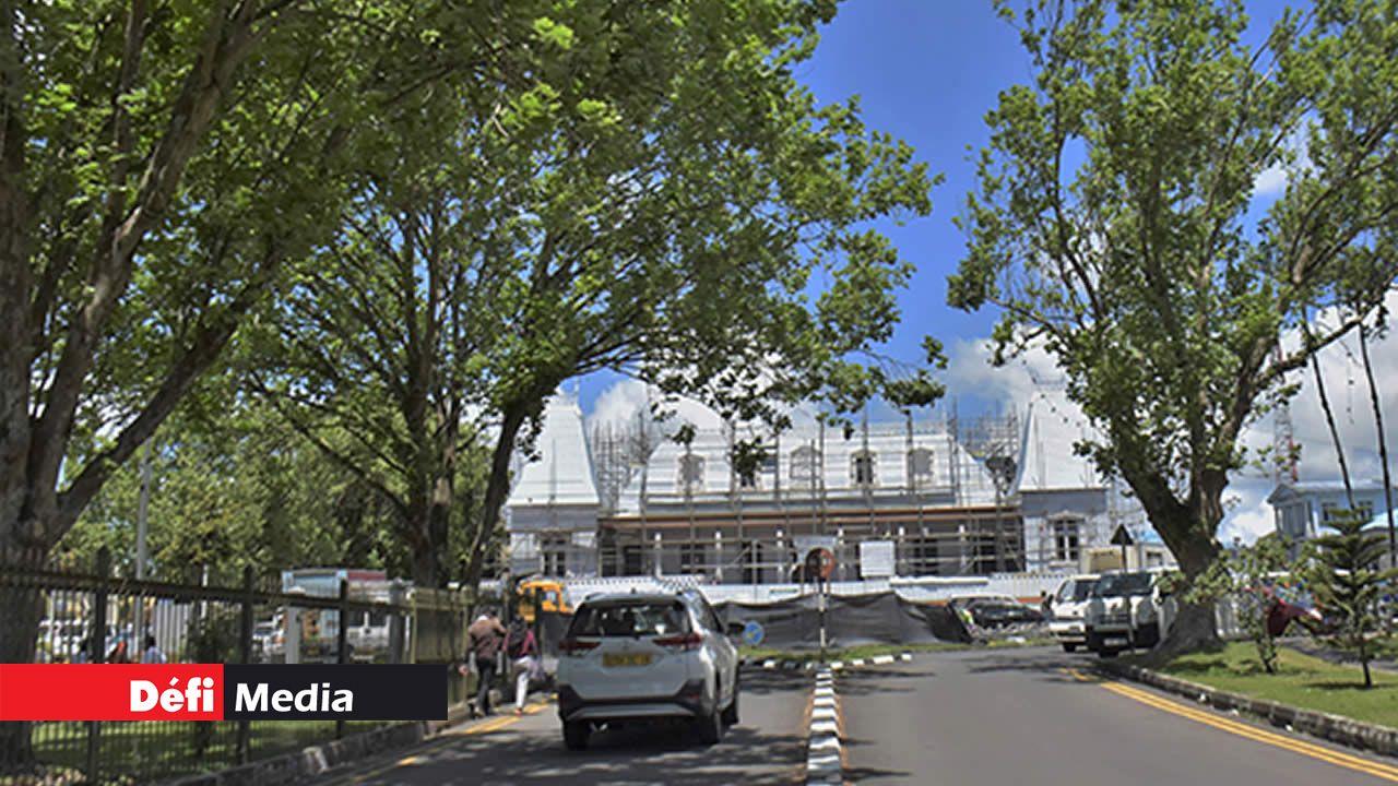 Cela fait des années que l’Hôtel de ville, lieu phare de Curepipe jadis, est en rénovation.